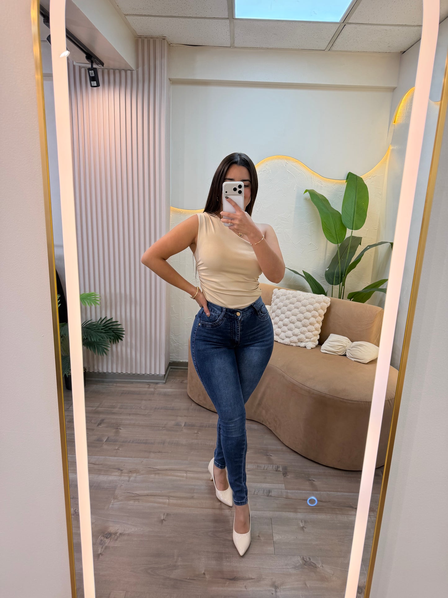 SKINNY OLIVIA